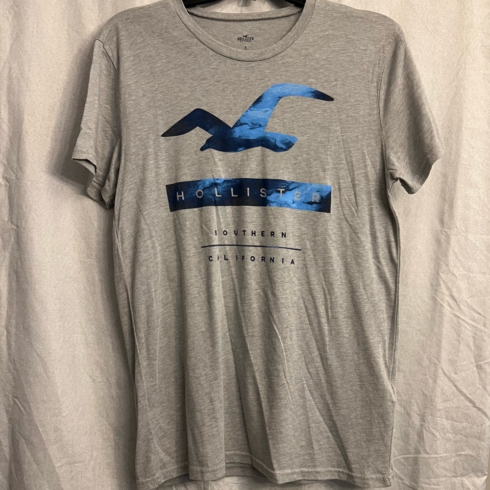 Lot of 3 Men’s Hollister EUC t-shirts